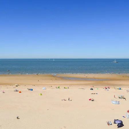 3 Bedroom Awesome In Holiday home Oostduinkerke