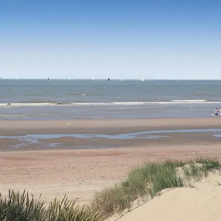 3 Bedroom Awesome In * Oostduinkerke