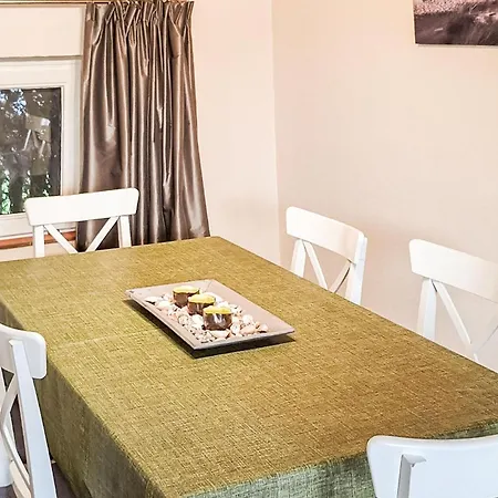 3 Bedroom Awesome In *