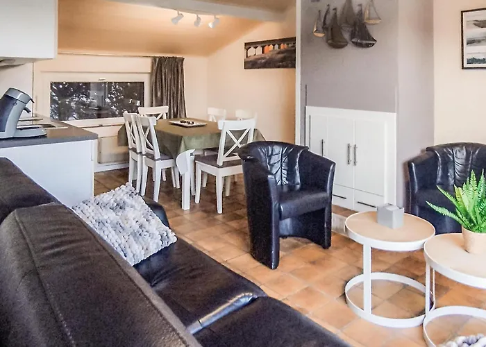 3 Bedroom Awesome In * Oostduinkerke