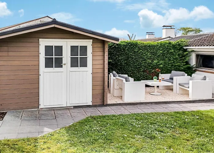 3 Bedroom Awesome In * Oostduinkerke