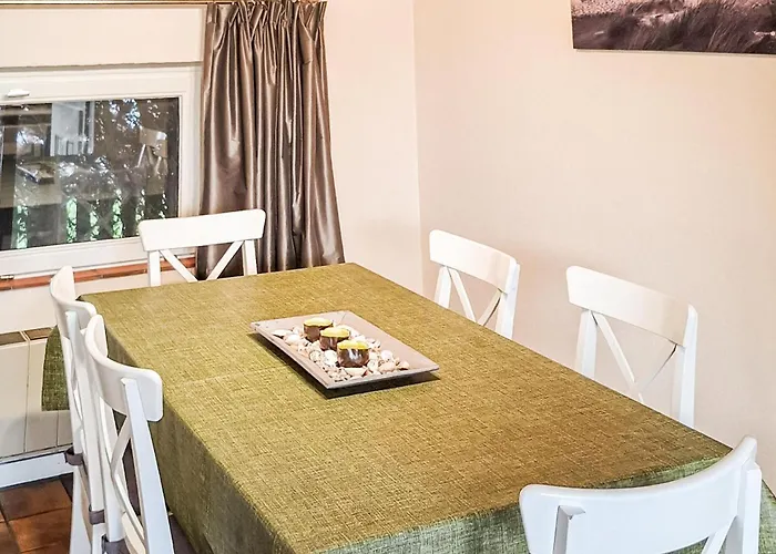 3 Bedroom Awesome In *